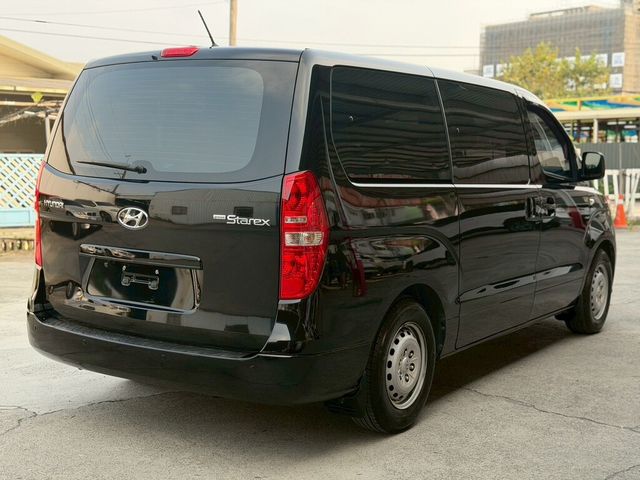 HYUNDAI現代 STAREX  第4張相片