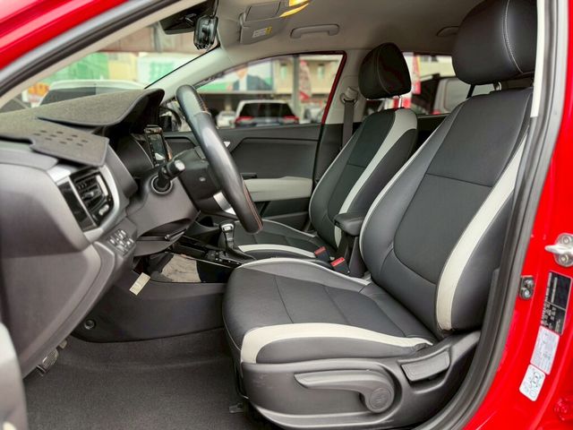 KIA起亞 STONIC  第17張相片