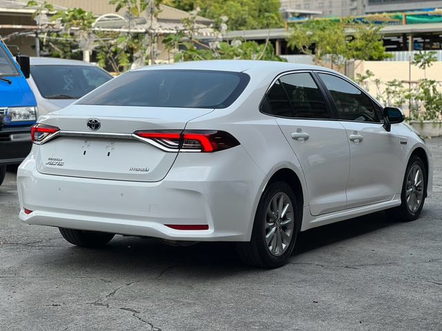 TOYOTA豐田 COROLLA ALTIS HYBRID  第4張相片