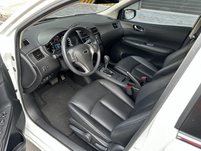 Nissan Tiida  第11張相片