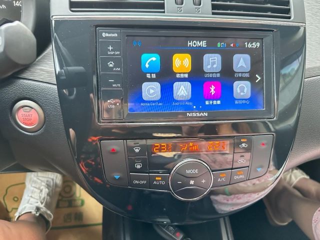 Nissan Tiida  第14張相片