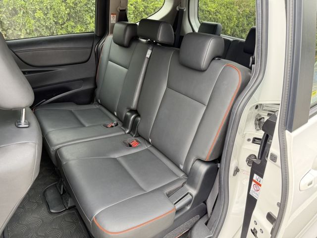 Toyota SIENTA  第12張相片