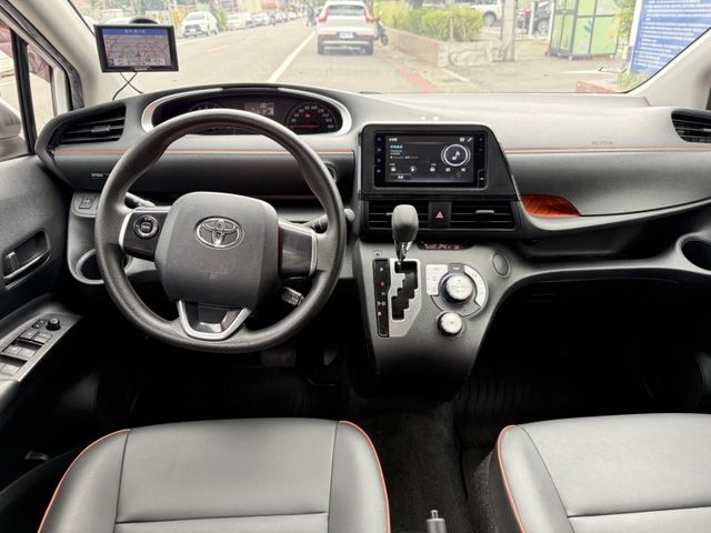 Toyota SIENTA  第13張相片