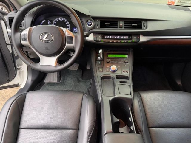 Lexus CT200H  第2張相片