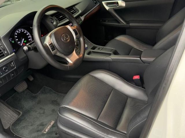 Lexus CT200H  第6張相片