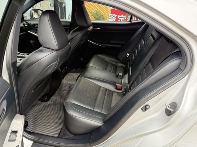 Lexus IS  第8張相片