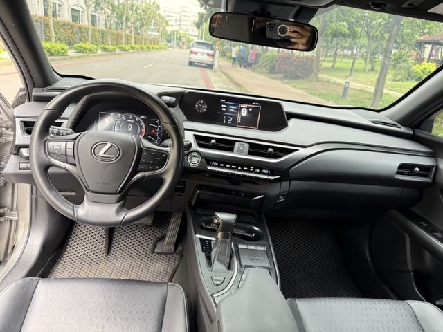 Lexus UX  第5張相片