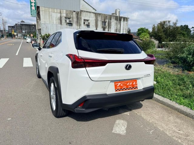 Lexus UX  第6張相片