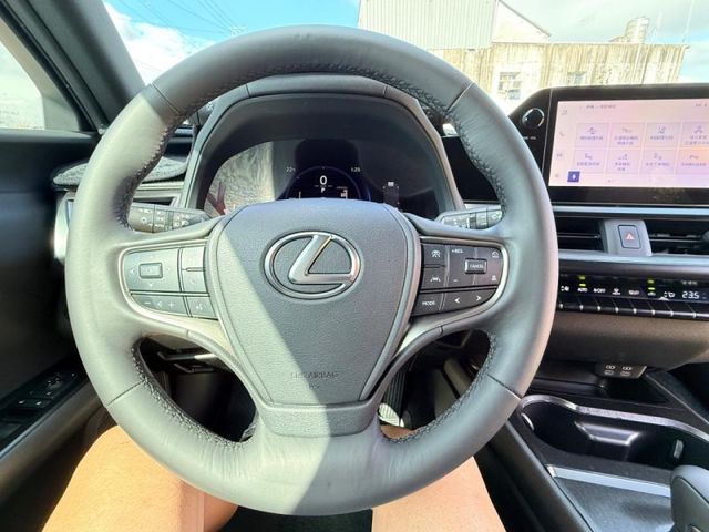 Lexus UX  第9張相片