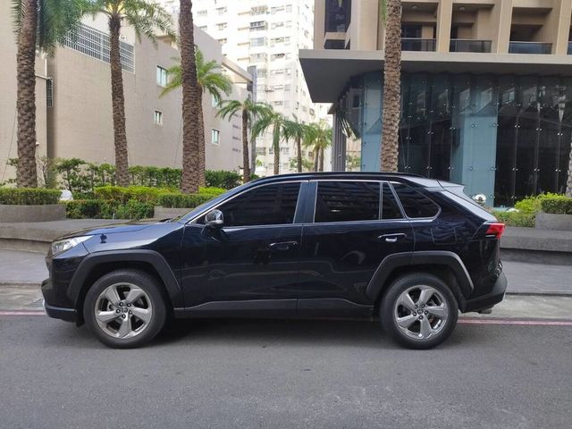 TOYOTA豐田 RAV4  第3張相片