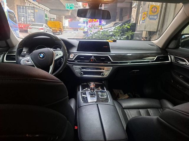 BMW寶馬 740LI  第11張相片