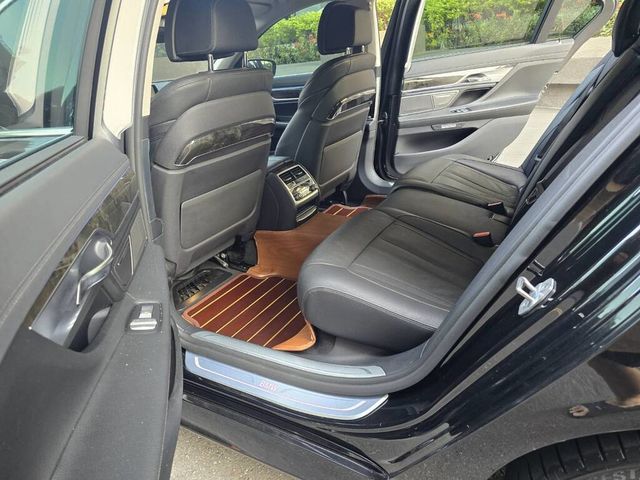 BMW寶馬 740LI  第12張相片