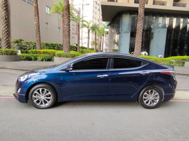 HYUNDAI現代 ELANTRA  第2張相片