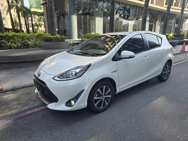 TOYOTA豐田 PRIUS C  第1張相片
