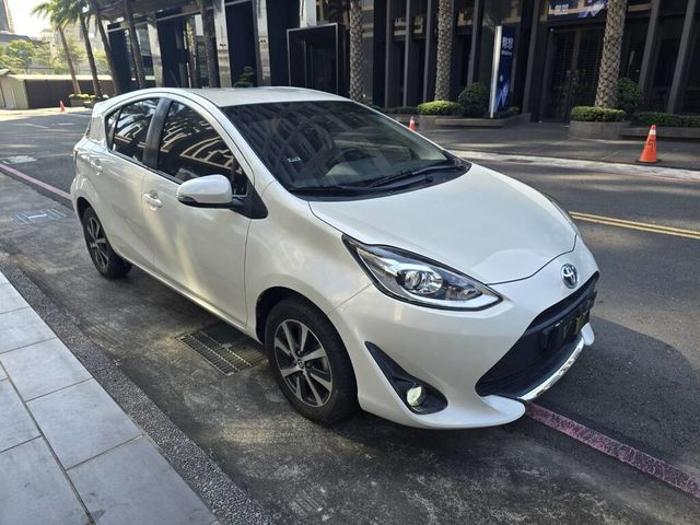 TOYOTA豐田 PRIUS C  第3張相片