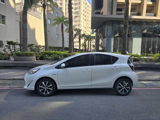 TOYOTA豐田 PRIUS C  第4張相片