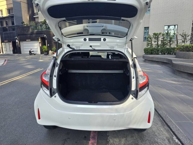 TOYOTA豐田 PRIUS C  第8張相片