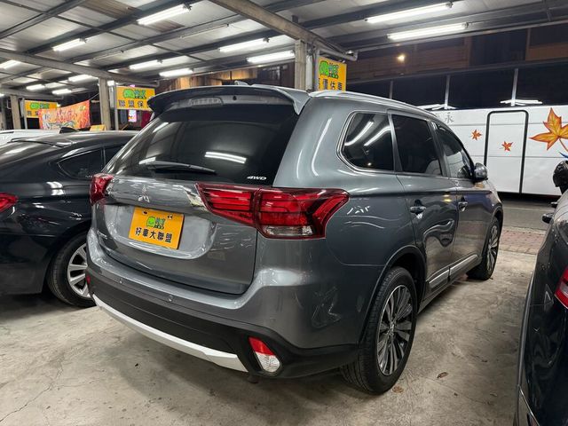 MITSUBISHI三菱 OUTLANDER  第3張相片
