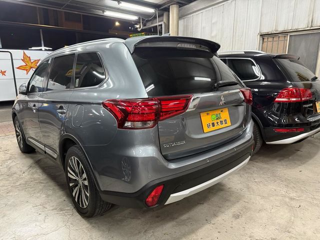MITSUBISHI三菱 OUTLANDER  第4張相片