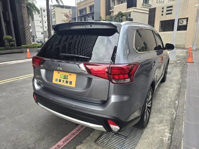 MITSUBISHI三菱 OUTLANDER  第7張相片