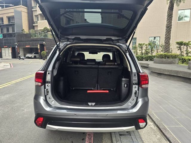 MITSUBISHI三菱 OUTLANDER  第8張相片