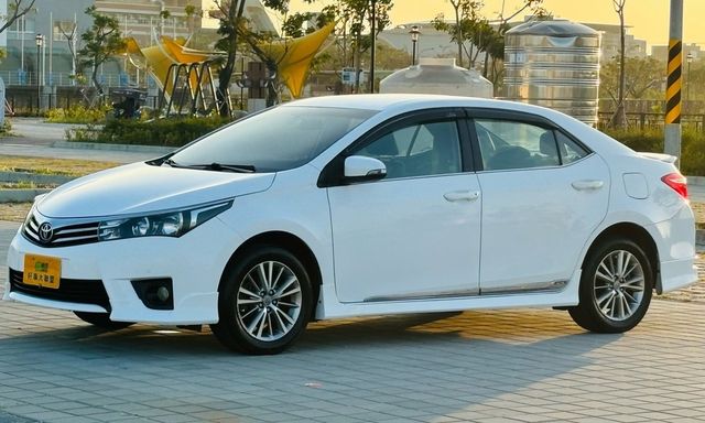 TOYOTA豐田 ALTIS  第1張相片