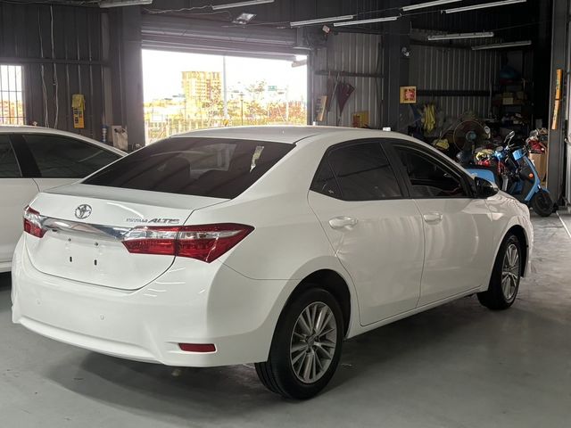 TOYOTA豐田 ALTIS  第2張相片