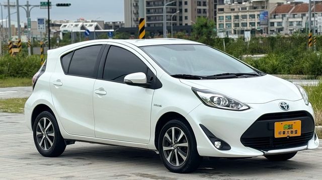 TOYOTA豐田 PRIUS C  第3張相片