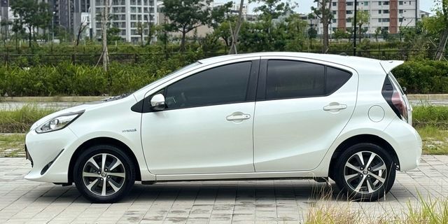 TOYOTA豐田 PRIUS C  第15張相片
