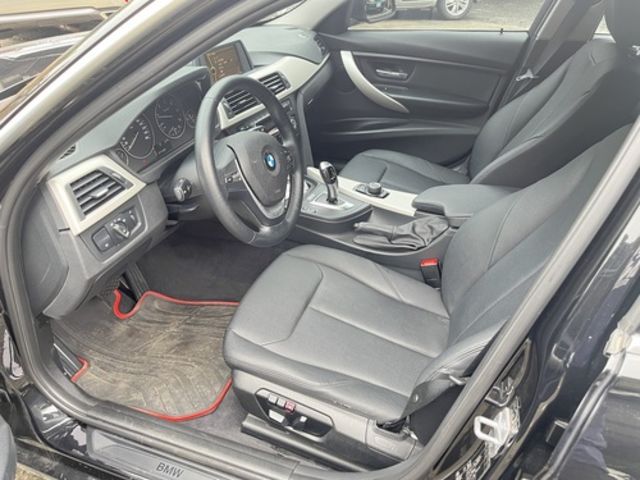 BMW寶馬 318D SEDAN  第7張相片