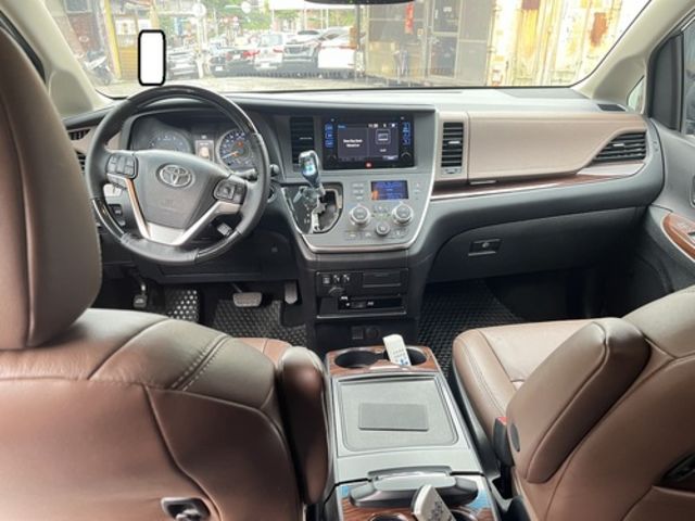 TOYOTA豐田 SIENNA  第5張相片