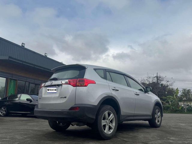 TOYOTA豐田 RAV4  第3張相片