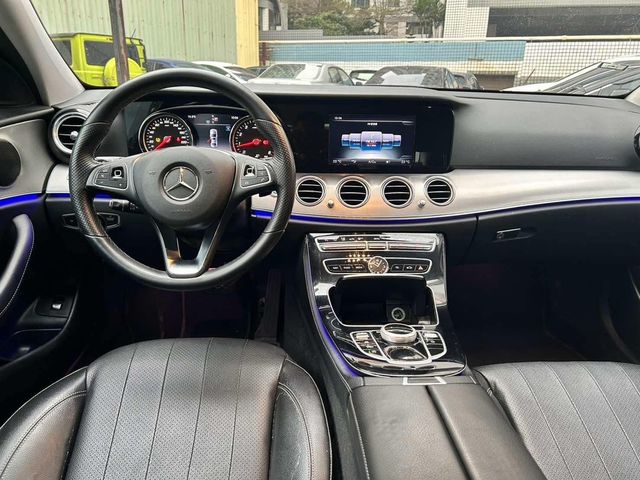 M-BENZ賓士 E200  第5張相片