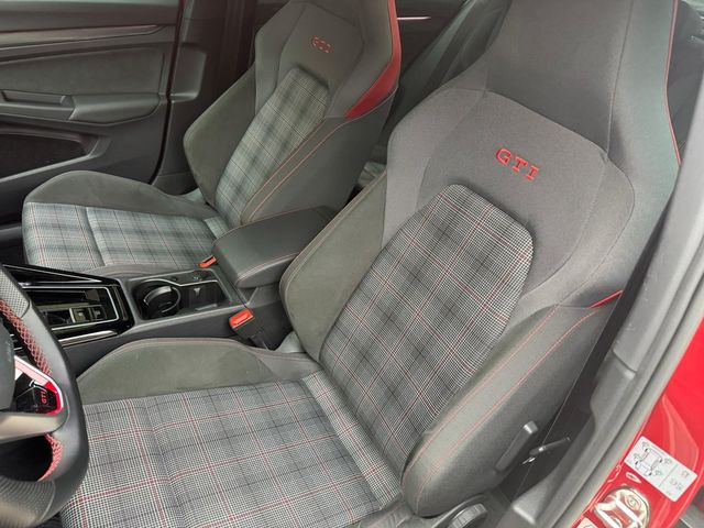 VOLKSWAGEN福斯 GOLF GTI  第7張相片