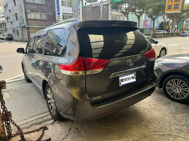 TOYOTA豐田 SIENNA  第4張相片