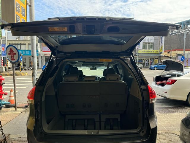 TOYOTA豐田 SIENNA  第11張相片