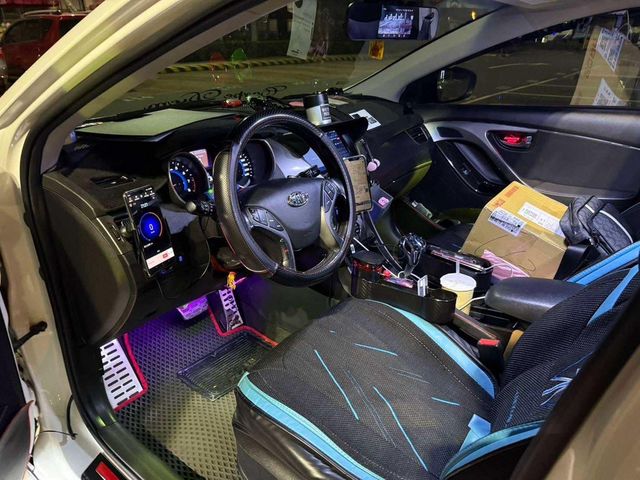 HYUNDAI現代 ELANTRA  第5張相片