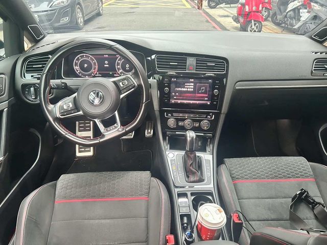 VOLKSWAGEN福斯 GOLF GTI  第5張相片