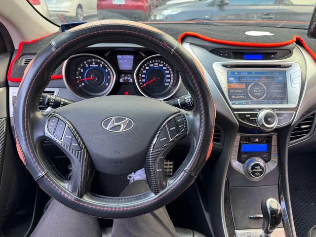 HYUNDAI現代 ELANTRA  第15張相片