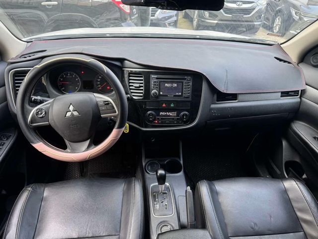 MITSUBISHI三菱 OUTLANDER  第9張相片