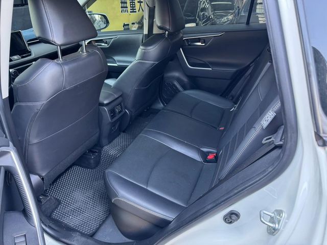TOYOTA豐田 RAV4  第7張相片
