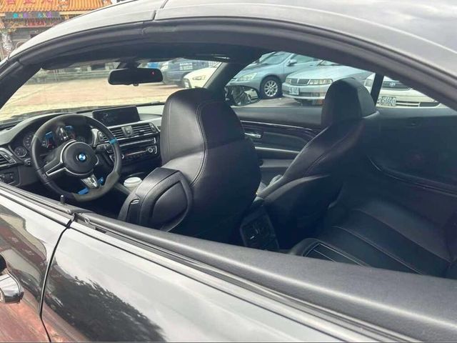BMW寶馬 M4 CONVERTIBLE  第9張相片
