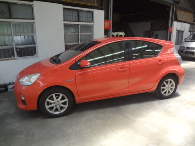 TOYOTA豐田 PRIUS C  第1張相片