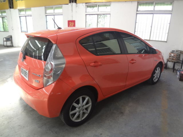 TOYOTA豐田 PRIUS C  第2張相片
