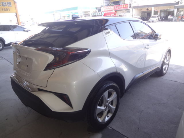 TOYOTA豐田 C-HR  第2張相片