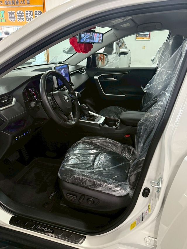 TOYOTA豐田 RAV4  第8張相片