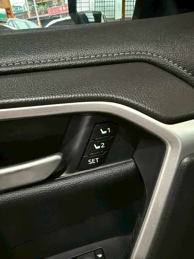 TOYOTA豐田 RAV4  第10張相片