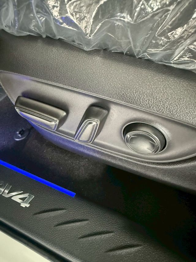 TOYOTA豐田 RAV4  第12張相片