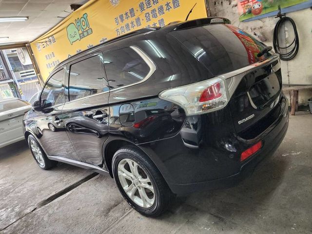 MITSUBISHI三菱 OUTLANDER  第4張相片