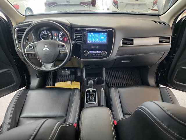 MITSUBISHI三菱 OUTLANDER  第10張相片